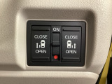 両側電動スライドドア☆電動スライドドアには挟み込み防止機能が付いています。腕や足・異物を感知すると、動作が停止します。