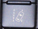 車線逸脱警報装置を装備しております。