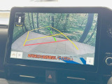 【バックカメラ】駐車時に後方がリアルタイム映像で確認できます。大型商業施設や立体駐車場での駐車時や、夜間のバック時に大活躍!運転スキルに関わらず、今や必須となった装備のひとつです!