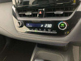 オートエアコンは温度を設定するだけで、自動で風量などを設定してくれます。運転しながら操作も必要ないので、安全性も向上します。