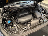 BMWのエンジンは世界的にも認められている高性能エンジンです。レスポンスがよく高回転型の心地よい吹きあがりなど駆け抜ける歓びのキーになる部分でございます。