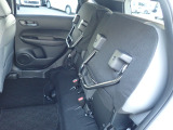 ◆チップアップ&ダイブダウン機構付【ULTR SEAT】は後席座面を左右分割で跳ね上げることができます。トランクで積載できない背の高い荷物をラクラク収納できます。ホンダ車ならではの人気装備です。