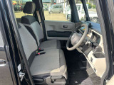 エンジンルームも綺麗に洗浄してから納車致します。普段あまり見ることが無い箇所だからこそ綺麗だと感動しますよね(*&acute;▽`*)