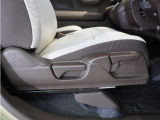◆シートハイトアジャスター◆運転席を上下に高さ調節ができます!運転ポジションを体格に合わせてシート調整できます。