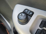 駐車時や狭い道でのすれ違い時に気を使うミラー。電動格納式ドアミラーはそんな時に便利です。