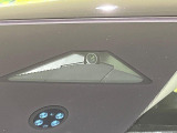 【ホンダセンシング】走行中に前方の車両等を認識し、衝突しそうな時は警報とブレーキで衝突回避と被害軽減をアシスト。より安全にドライブをお楽しみいただけます。