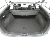 広く開口部の大きいラッゲージルームは、荷物の出し入れも楽です。トノカバーがあるのでプライバシーも守られますね。