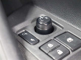 電動格納ミラー付なので、狭い道に駐車する時も安心です。
