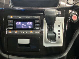 【左右独立オートエアコン】左右で独立して温度設定できるオートエアコンです!運転席、助手席別々に温度設定できると、みんなと快適に過ごせますよね★