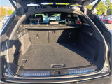 ラゲッジスペースもご覧の容量です。セカンドシートを倒せばフラットになり、更に大きい荷物を収容できます。アウトドアにも活躍する1台です。