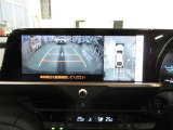 車両を上方から見たような映像をナビ画面に表示するパノラミックビューモニターが付いています。