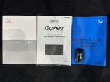 スマートキーは鍵をバッグに入れたままでもドアロックの開閉やエンジンのON・OFFができます。夜間や雨の日も鍵を探さなくて良いので便利です。