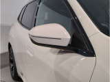 ドアミラーにはLEDウインカーが埋め込まれており、対向車からの視認性を高めております。