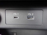 【USB電源ソケット】走行中にスマホやタブレットなどを充電することができて便利です♪