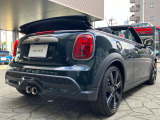 お車でお越しの際は、首都高速6号線・加平ICより5分、環状7号線沿いにございます。