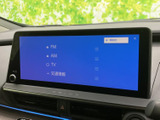 FMやAM、テレビ、交通情報などの項目が並び、用途に合わせて選びやすい画面です。日々の移動中に必要な情報や音声を確認しやすく、便利に活用できます。