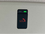 SOSコール、天井にあるスイッチを押すかエアバッグ展開時に専門のオペレーターにつながり、警察や消防への連携をサポートします。