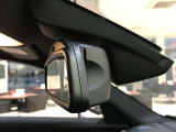 【ETC機能付防眩ミラー】BMWのルームミラーは、ETCと一体型でございます。ミラーは防眩機能付きですので、後方車両のヘッドライトの明かりをカット致します。