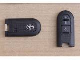 鍵はスマートキータイプです♪ キーをポケットやバックに入れたままで、ドアロックの施錠・解除が出来て、プッシュスタートでエンジン始動も出来ます♪