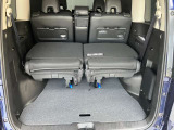 3列目のシートを容易に跳ね上げ出来るので大型の荷物もさっと積むことが出来ます。