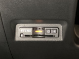 ハンドルの左下にETC2.0がついています。高速道路の料金所の通過も楽々です。カードの取り出しもしやすい場所についています。