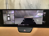 狭い場所での駐車やすれ違いなどでより的確な運転操作に役立つ360&deg;ビューモニターが装備されています。