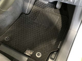 フロアマット標準装備。車内を清潔に保ちます。