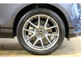 エンジンからの動力が4つの車輪すべてに伝わる4WD!雪道や舗装されていない道路、また高速走行時にも安定した走りが可能です!