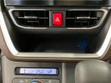 【ワイヤレス充電機能Qi(チー)】 対応したスマホなどをトレイに置くだけで充電が可能です。