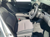 運転席まわりです。実際に座ってみて、乗り心地を体験してみてください。
