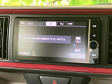 HDDやUSB、Bluetooth、テレビなどの選択項目が画面上に並び、音源の切り替えがしやすい構成です。タッチ画面で内容を確認しながら、日々の移動時間を快適に過ごせます。