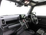 ダイハツのお店では、ダイハツ車を知り尽くしたプロフェッショナルが、専用の診断機器を使って各システムを点検しております。