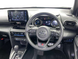 運転席まわりです。 各操作スイッチは使いやすい位置に配置されてます。