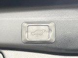【パワーバックドア】スマートキーや運転席のボタンを押すだけでリアゲートが自動で開閉します!荷物を持っている時や、高い位置にあるバックドアを閉める際に便利な機能です♪