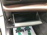 車内の整理整頓に役立つ、多彩な収納スペースが配置されています。
