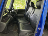 前席は座面と背もたれにゆとりがあり、落ち着いて過ごせる室内空間です。運転席まわりを見渡しやすく、助手席からも前方の視界が広がるため、同乗者にも開放感があります。