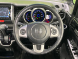 【純正革巻きステアリング】上質な革を使用することで、手にしっかり馴染みとても運転しやすいハンドルです♪