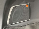 JBL製のスピーカー付き