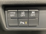 運転席脇のクラスタースイッチ部分にはパーキングセンサー、その他走行系スイッチを集中配置しております。