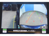 バックギアに入れるとバックカメラの映像がナビに映ります。障害物までの距離もわかりやすいです。