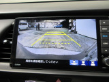 バックカメラの画像です。ガイドラインがスムースな車庫入れをサポートいたします。車庫入れの安心感がアップしますね。