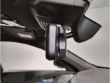 ☆BMWのルームミラーには自動防眩機能が備わっております。後続車のヘッドライトの明るさで幻惑されるのを防止☆