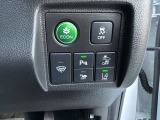 安全運転支援システム「Honda SENSING」、燃費優先で自動制御するECONモード、横滑りを制御しクルマを安定させるVSA機能、車庫入れや縦列駐車など狭い場所でも安心な障害物センサーを搭載。
