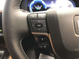 【ステアリングスイッチ】マルチインフォメーションディスプレイ内の表示切替や運転支援機能、オーディオなどの操作をステアリングから手を離さずに行うことができます。