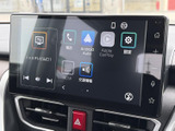 テレビや電話、Android Auto、Apple CarPlayなどの項目が並び、音楽や情報の選択肢がひと目で分かります。タッチ操作で必要な機能を選びやすく、日常の移動を快適にサポートします。