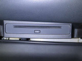 CD、DVDの再生ができます。