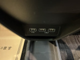 USBチャージャー搭載。スマートフォンなどの充電にとっても便利です。