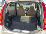 セカンドシートを折りたたむと長い荷物も収納できます。