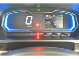 とっても見やすいメーターです。夜間時はラグジュアリーな気分にさせてくれる照明が魅力ですので、夜のドライブも楽しみになりますよ♪