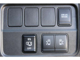 ★運転席からでも両側パワースライドドアの開閉することができます。荷物で手が塞がっていても、足のアクションで扉が開くハンズフリー機能も搭載。